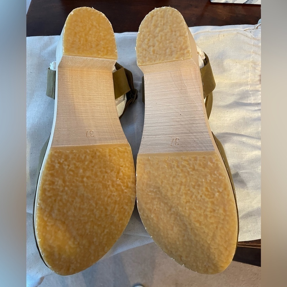NIB Bryr Sylvie Closed Toe Block-Heel Sandals in Kelp - Picture 4 of 5